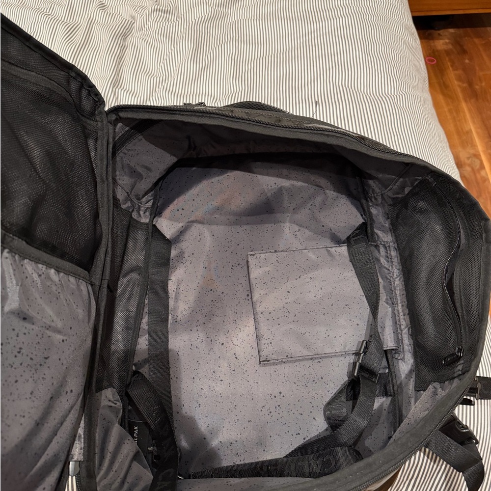 Calpak Terra 26L duffle backpack - Picture 3 of 5